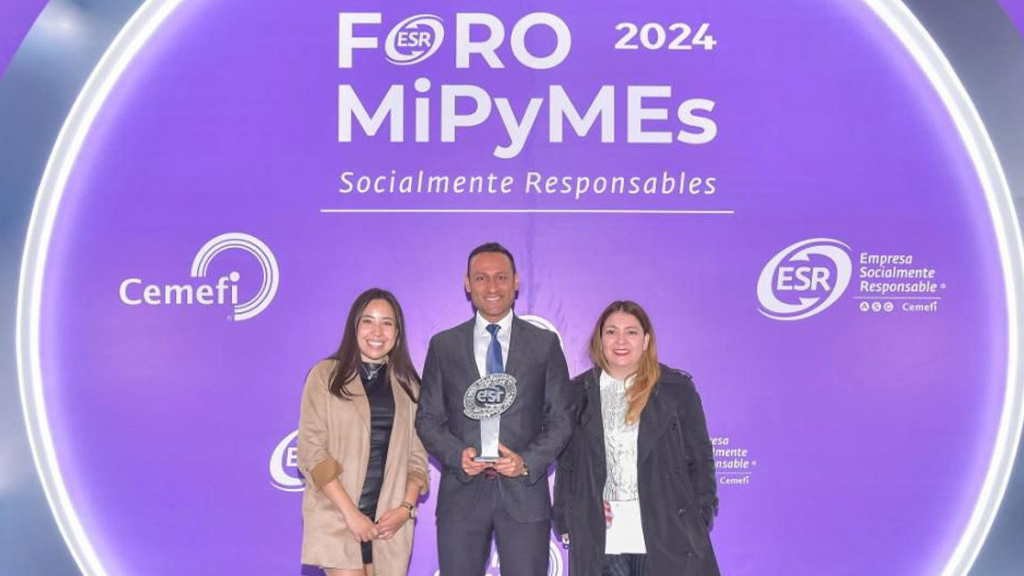  Andrea Alc&aacute;ntara, Gerente de Legal y Responsabilidad Social; Carlos Carrasco, Director de Legal y Recursos Humanos; Gabriela Jer&oacute;nimo, HOD PR & Experiences.