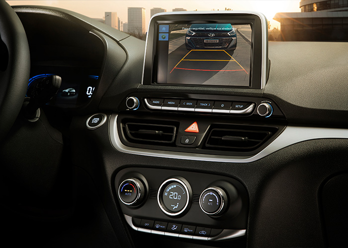 Pantalla LCD táctil a color de 8 pulgadas en Hyundai HB20